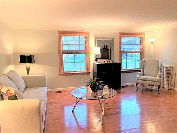 4th image of 836 Massachusetts Dr