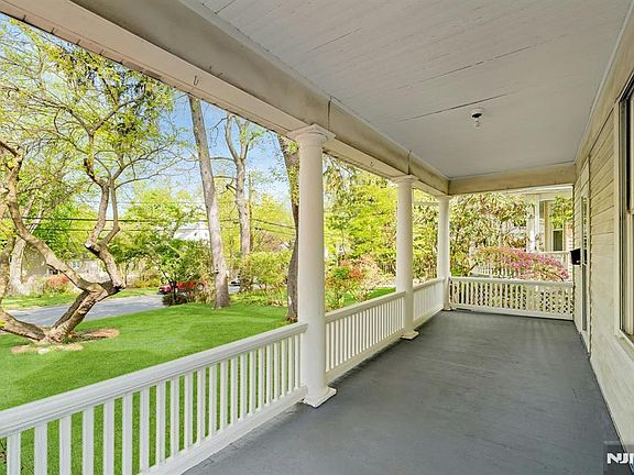 3rd image of 76 Magnolia Ave