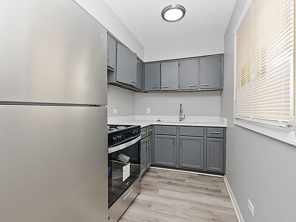 4th image of 7806-7812 S Troy St #7812-13