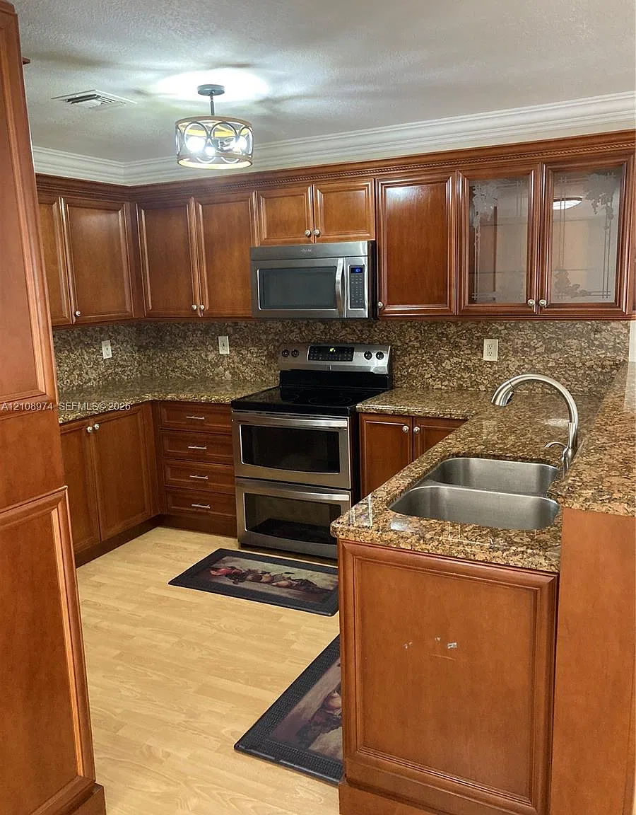 Crystal View Townhomes Pl — Photo 1
