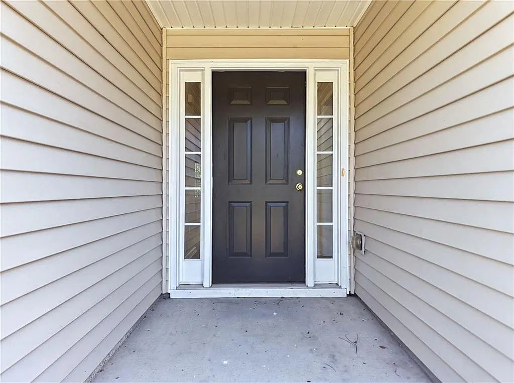 4 bed, 2.0 bath, 1970 sqft, $2,550 — Photo 3