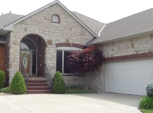 305 Lakewood Dr, Newton, KS 67117