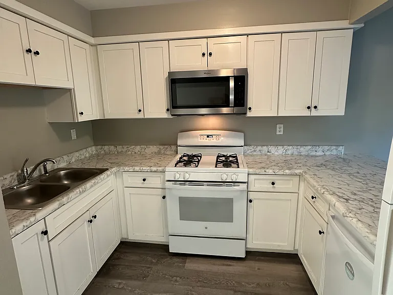 1529 Sheffield Ave #1529 — Photo 5