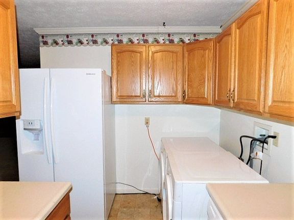 5th image of 4842 Cambridge Dr
