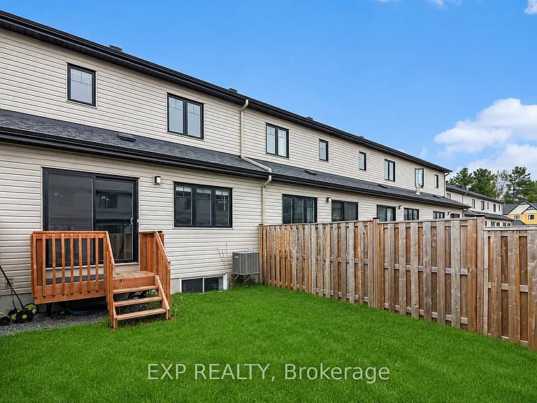 75 Gilberte St — Photo 29