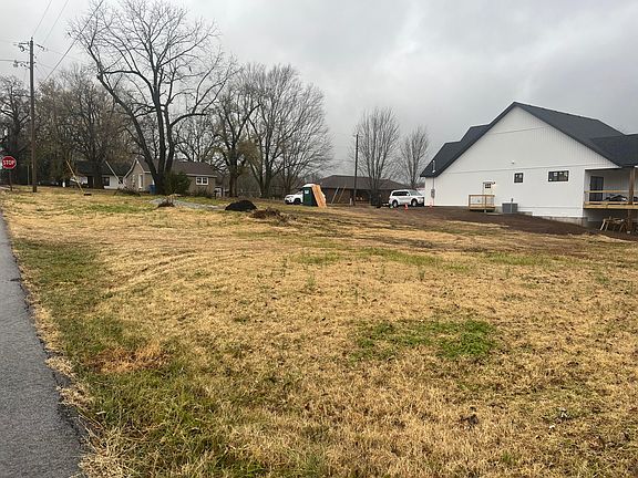 4th image of 315 W Linn