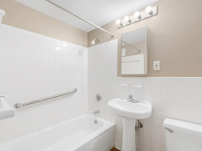 Kent Farm Apartment Homes — Photo 10