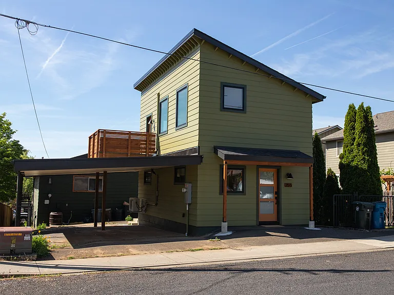 NE Hood St — Photo 3
