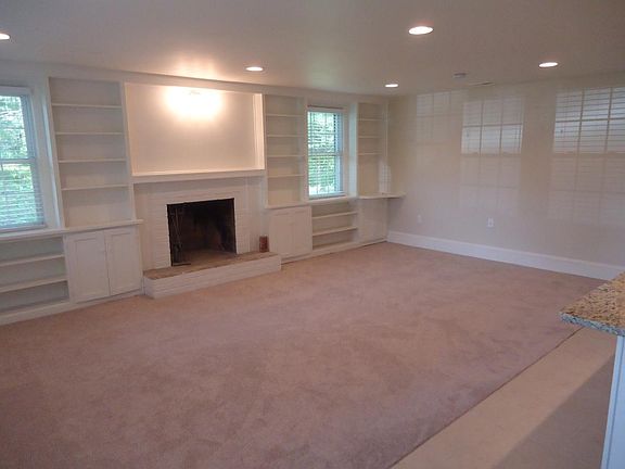 Living Room / Bookshelves