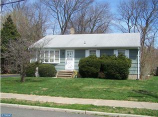 10 Sayen Dr, Hamilton, NJ 08690