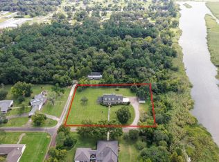 100 Light St, Anahuac, TX 77514