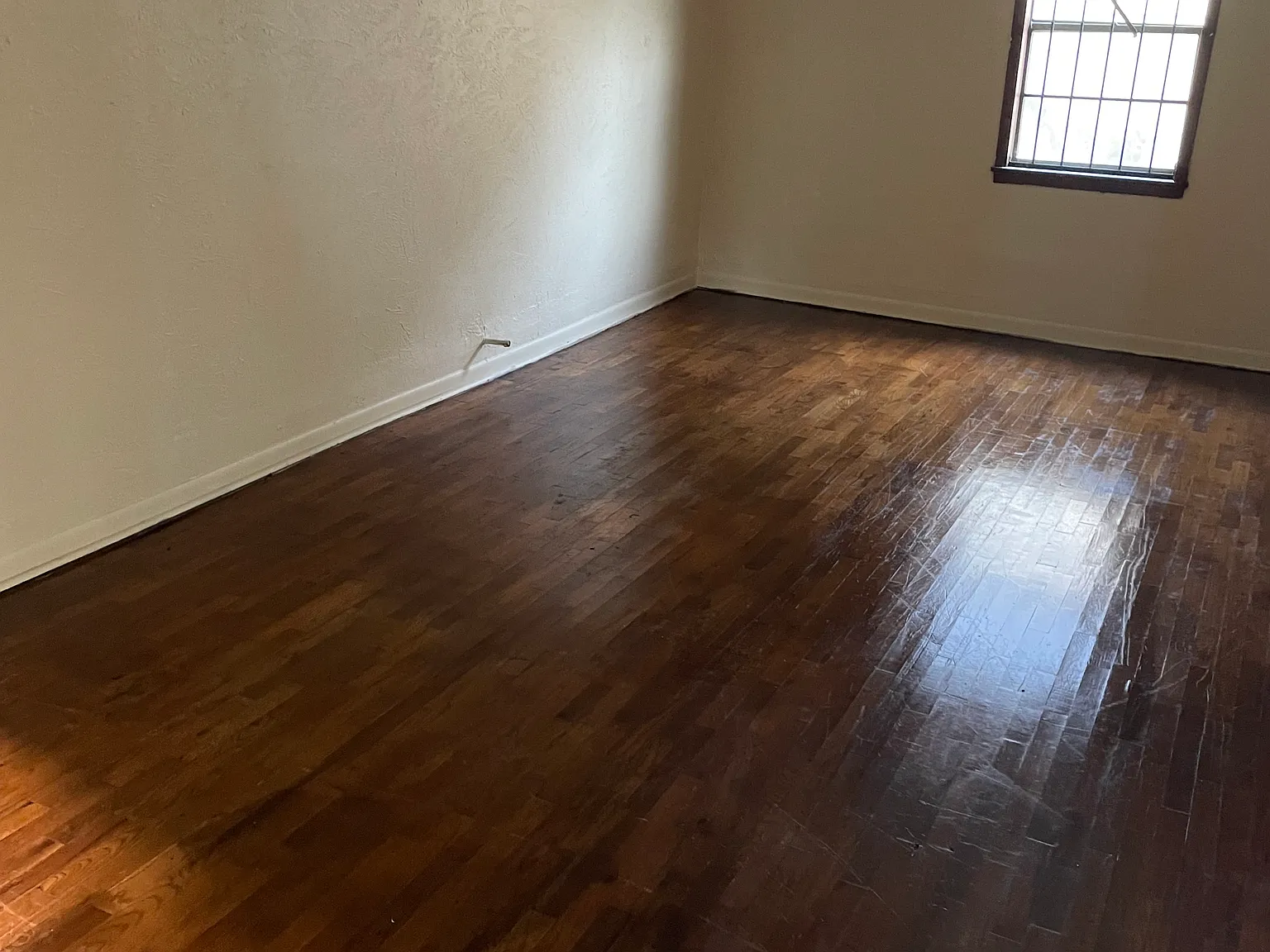 3 bed, 1300 sqft, $1,000 — Photo 2