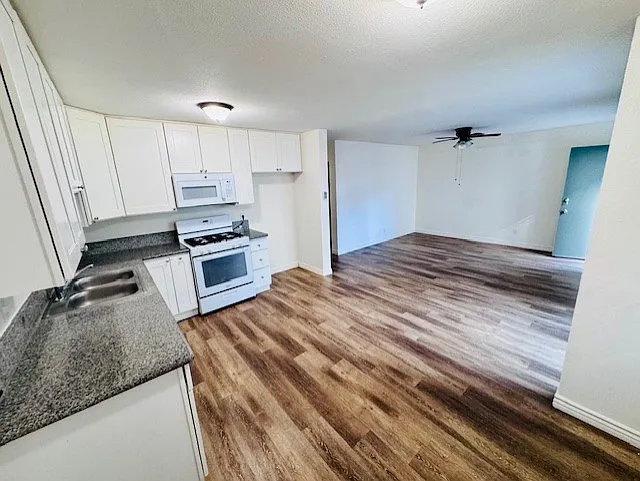 Bellflower Apartments — Photo 14