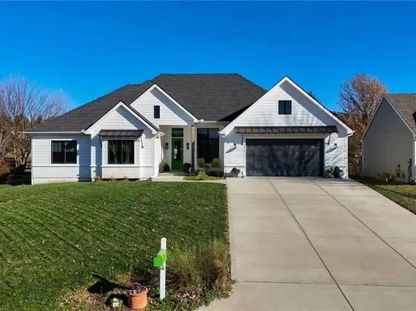 1210 Signal Lake Ct, Baldwin City, KS 66006