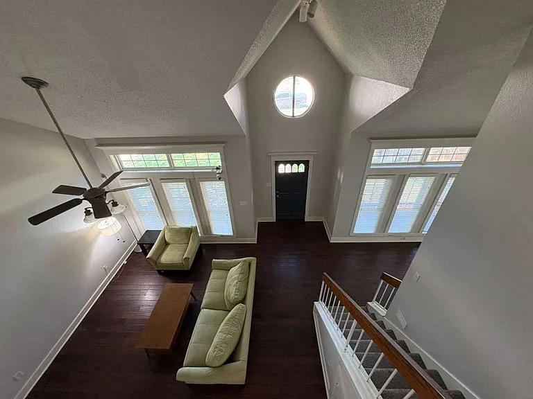 500 Holliday Ln — Photo 10