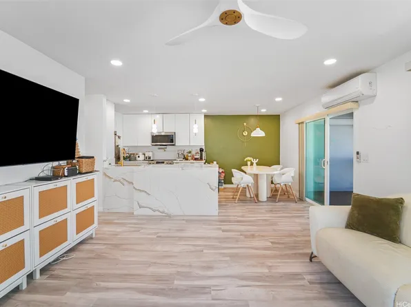 94-828 Lumiauau St APT M204, Waipahu, HI 96797