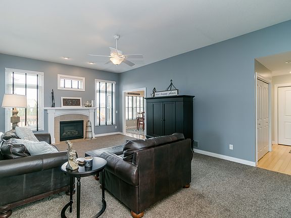 3rd image of 5562 N Ridge Cir