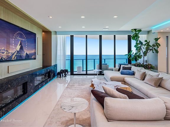4th image of 19575 Collins Ave Unit 14