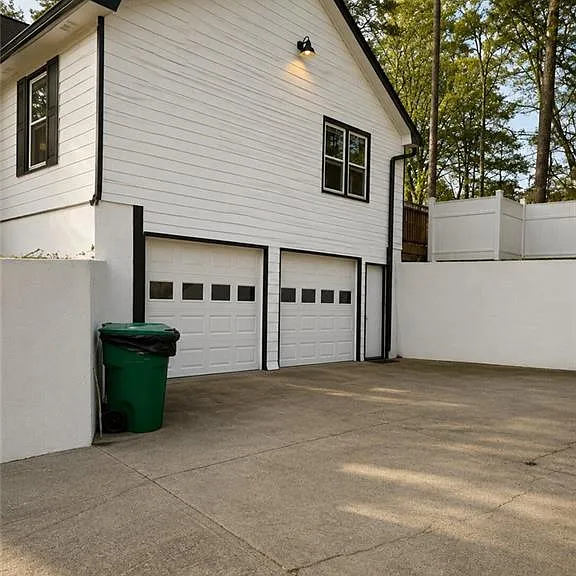 646 Hunt Station Dr — Photo 17