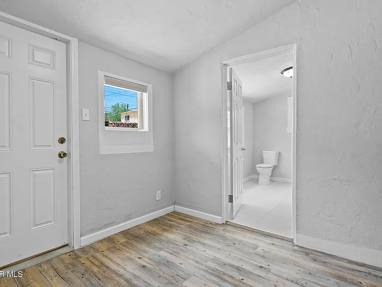 305 E River Ave — Photo 29