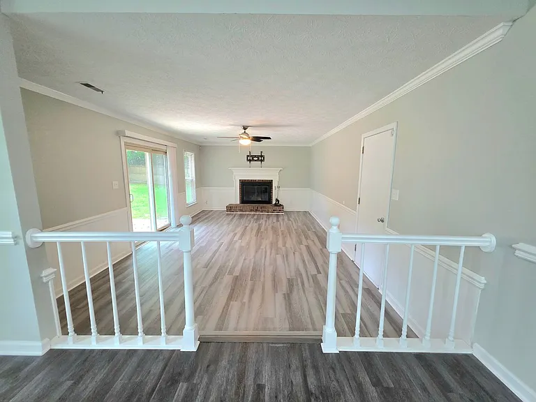 415 Rosewood Ln — Photo 12