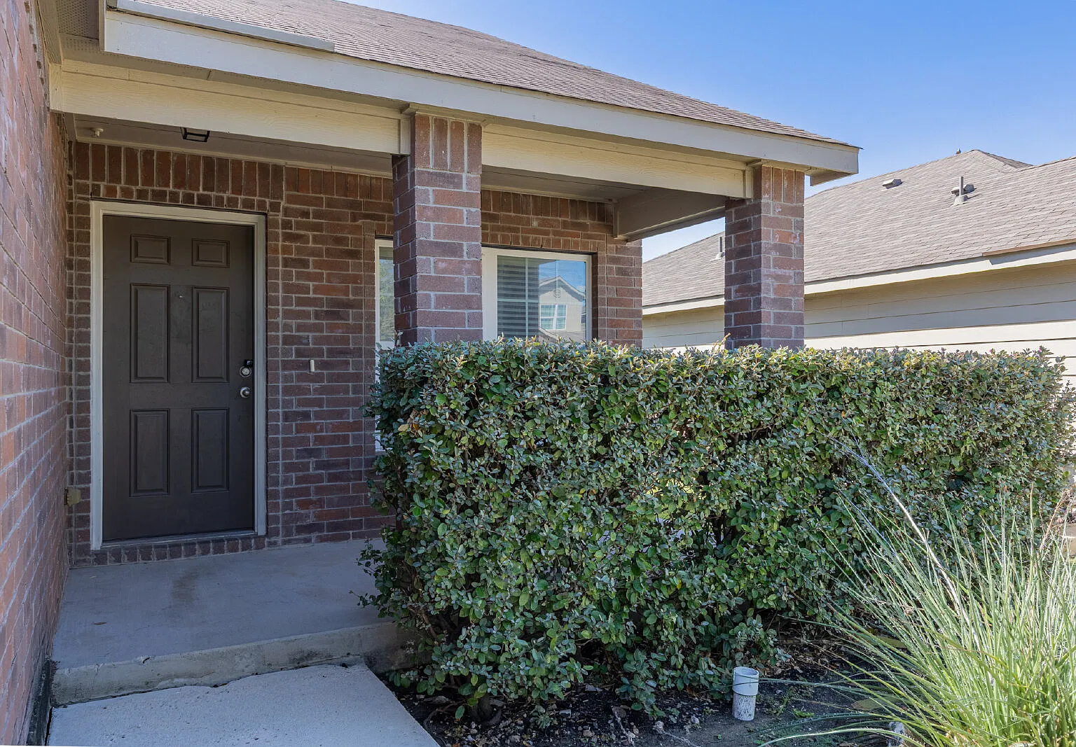 3 bed, 2.0 bath, 1069 sqft, $1,550 — Photo 2