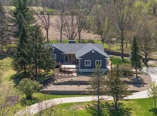 2698 Hidden Valley Trl NE, Solon, IA 52333