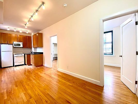 3rd image of 509 E 78th St APT 5H