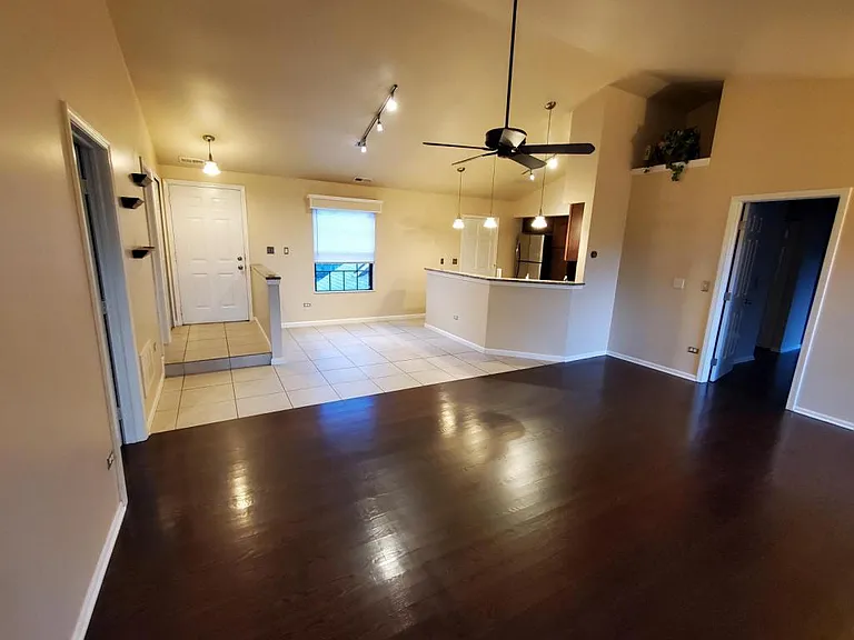 357 Bloomfield Ln — Photo 3