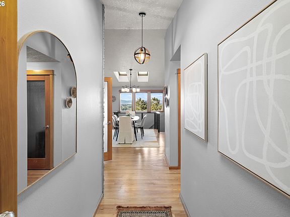 5th image of 2831 NE Rocky Butte Rd