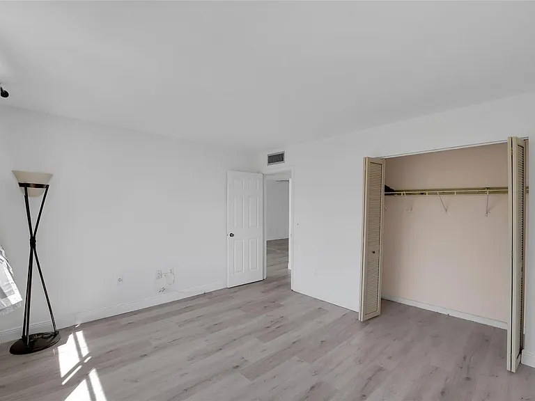 301 Croton Ave #302 — Photo 22