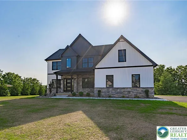 3048 Washington St, Whitehall, PA 18052