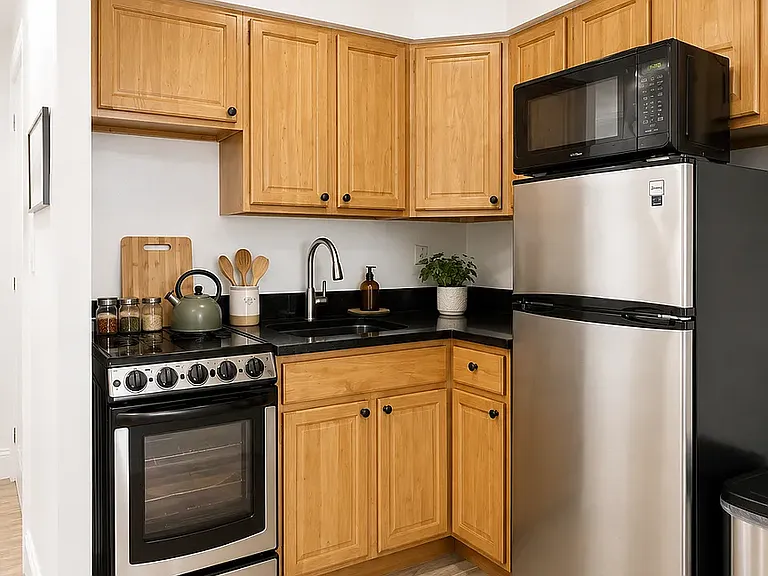 205 2nd Ave #3B — Photo 3
