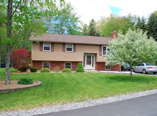 11 Jackson Dr, Hooksett, NH 03106