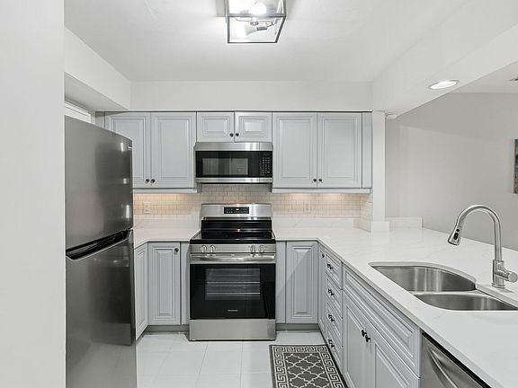 3rd image of 2411 Racquet Club Dr