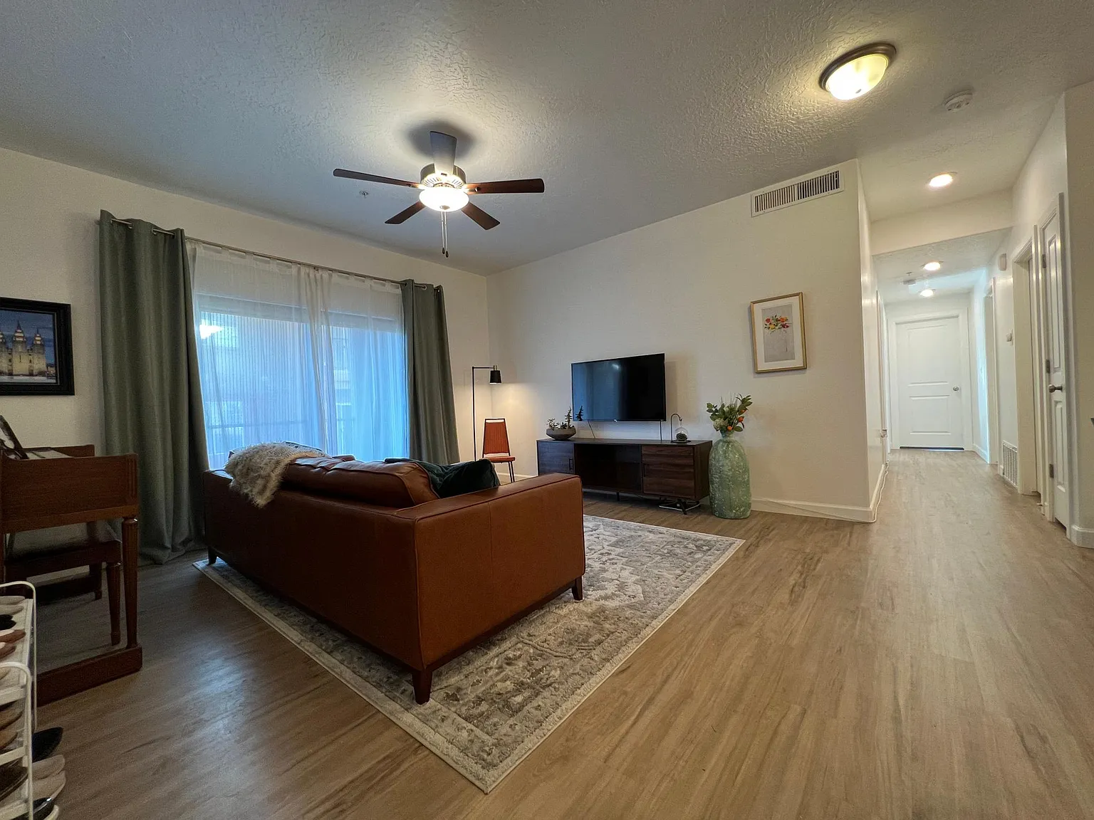 3 bed, 1307 sqft, $1,850 — Photo 3