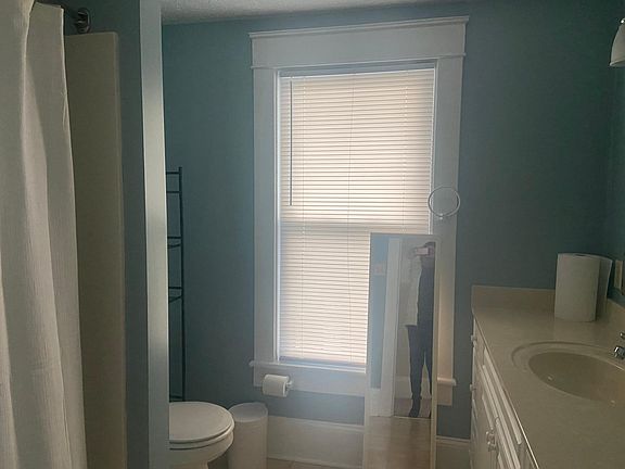 3rd image of 584 E Market St