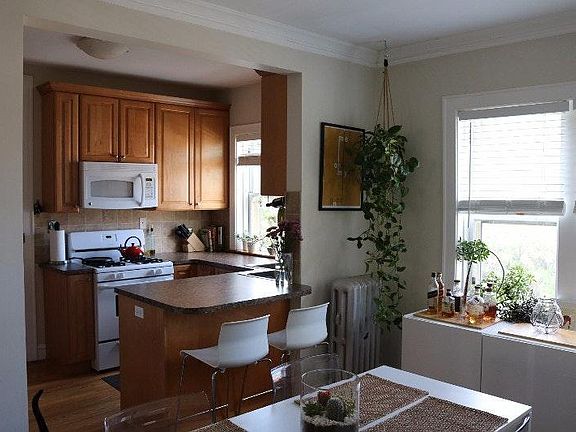 4th image of 4827 N Rockwell St APT 2W
