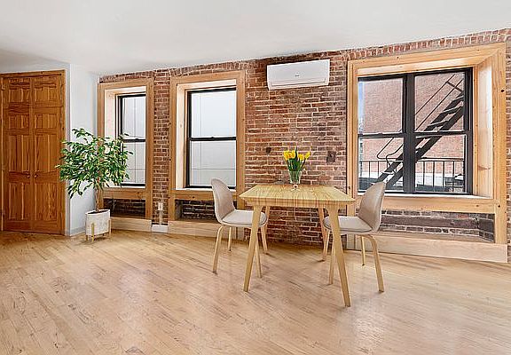3rd image of 225 Hudson St APT 9