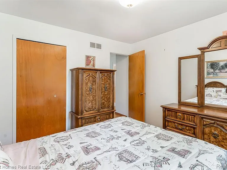 11451 Canterbury Dr — Photo 6