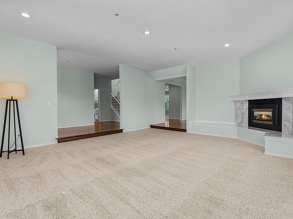 5th image of 109 Esmeralda Ct