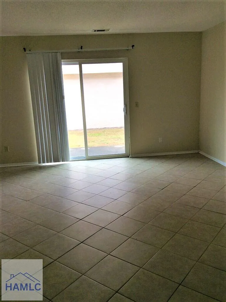 2 bed, 1.5 bath, 1068 sqft, $1,100 — Photo 2