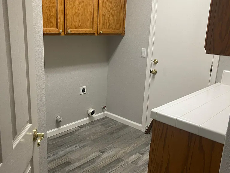 1437 Mayfield St — Photo 5