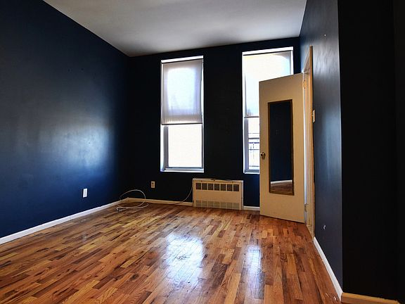 4th image of 551 Graham Ave #3L