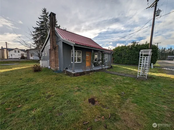 40 Wood Avenue, Forks, WA 98331