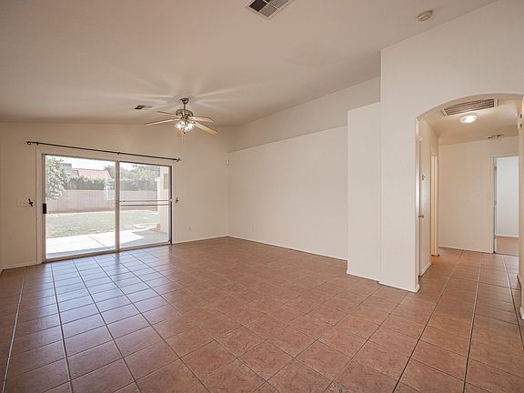 4th image of 601 S Silverbrush Dr