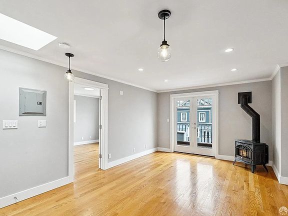 4th image of 2887 Bush St APT 3