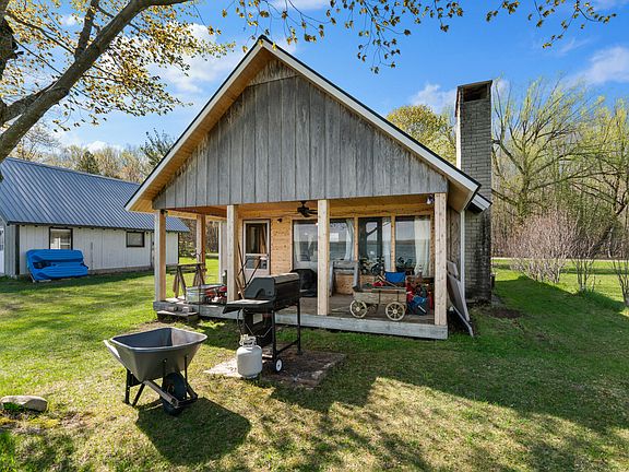 4th image of 599 Latocha Rd