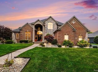 6043 Brookstone Ln, Grand Blanc, MI 48439