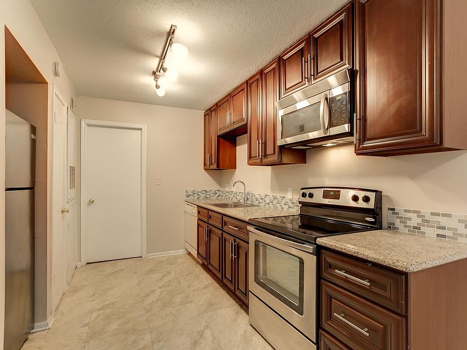 1st image of 4201 Belvedere St #112